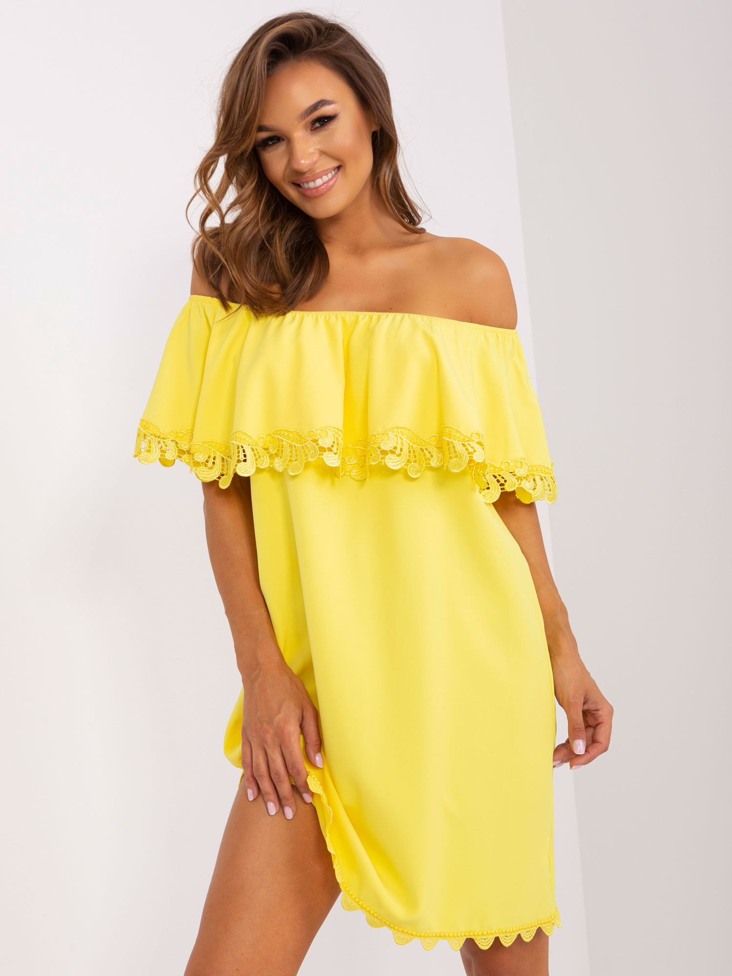 Żółte sukienki na lato znajdź idealną